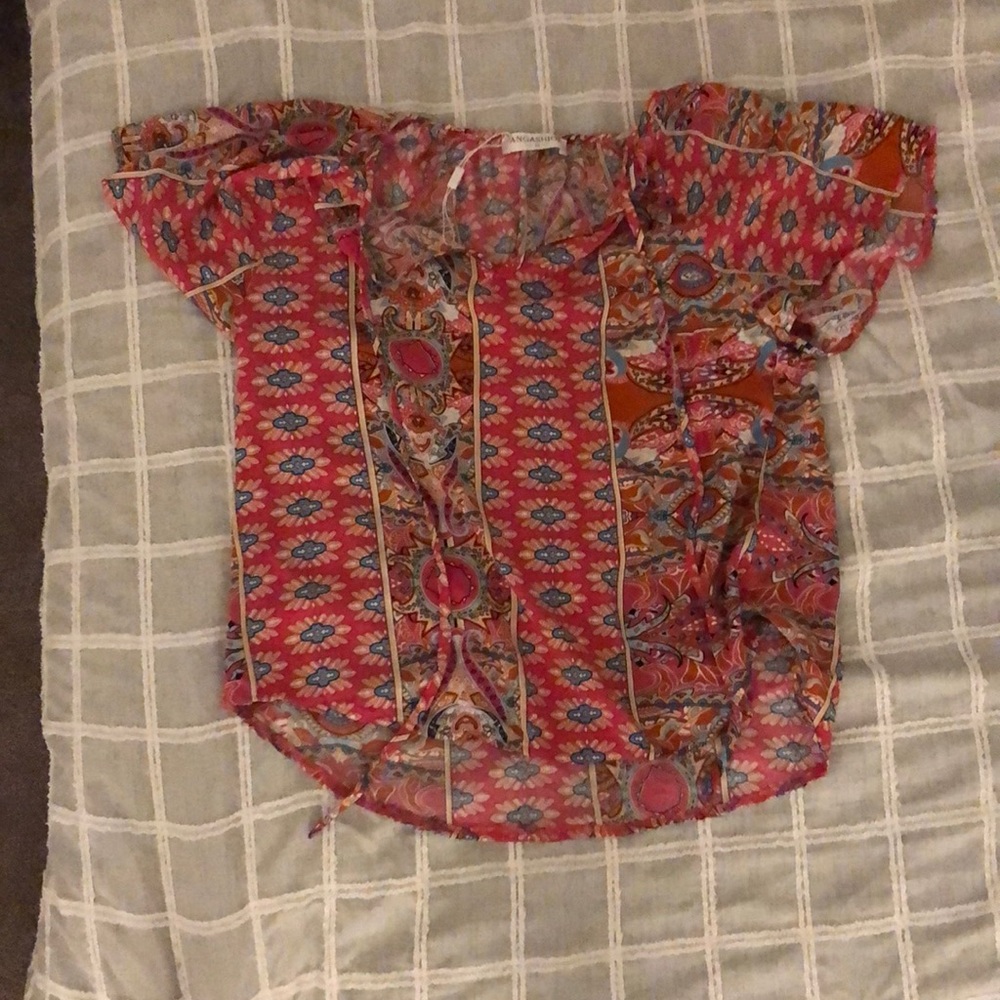 Women’s size medium red colorful tunic!! Amazing for for any casual party!!!